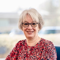 Julie Lloyd Bio Image