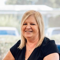 Tracy Bates Bio Image